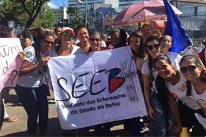 Seeb participa de manifestação em defesa da Educação, em Salvador