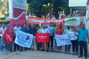 Seeb se reúne a outros sindicatos e trabalhadores em manifestação na frente do Hospital Santo Amaro